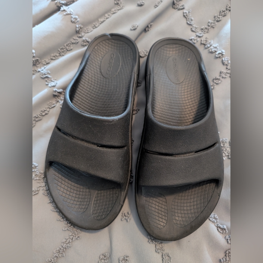 Oofos Black Slide Sandals GUC